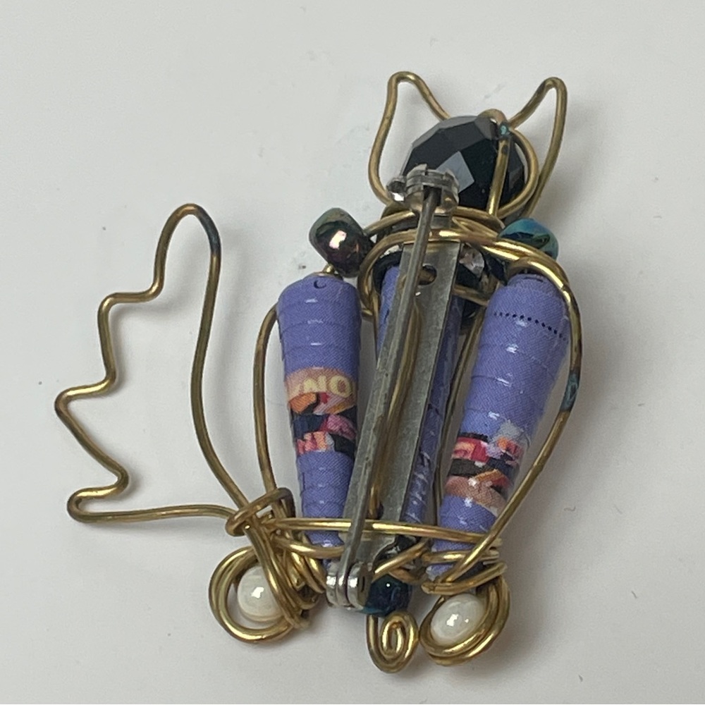 ⭐️FREE WITH PURCHASE⭐️ 
Metal Art Cat Brooch